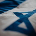 La 50 de ani de la Războiul de Yom Kippur, Israelul este atacat mișelește